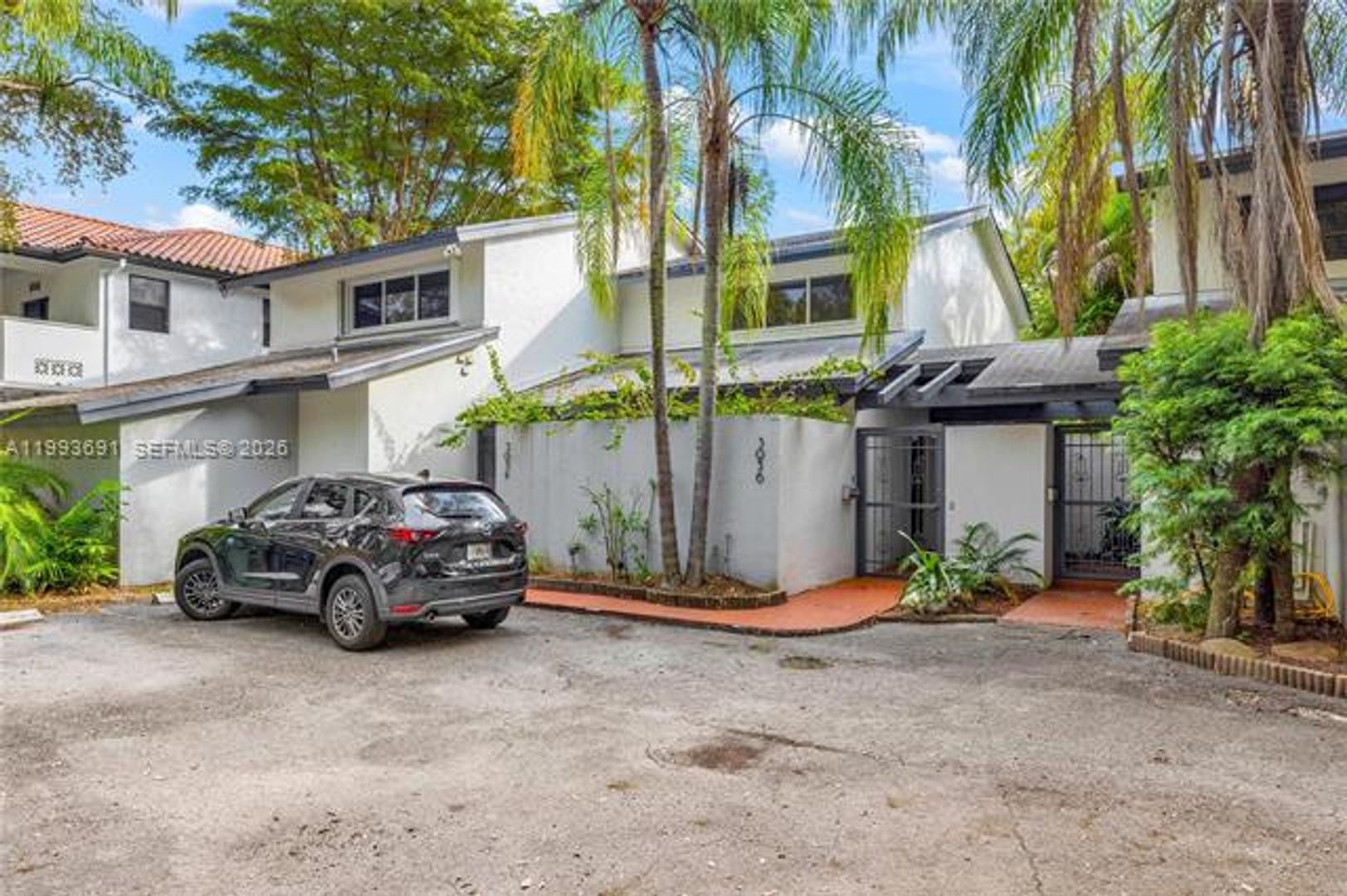 Miami Townhome: 3056 Shipping Ave th 2