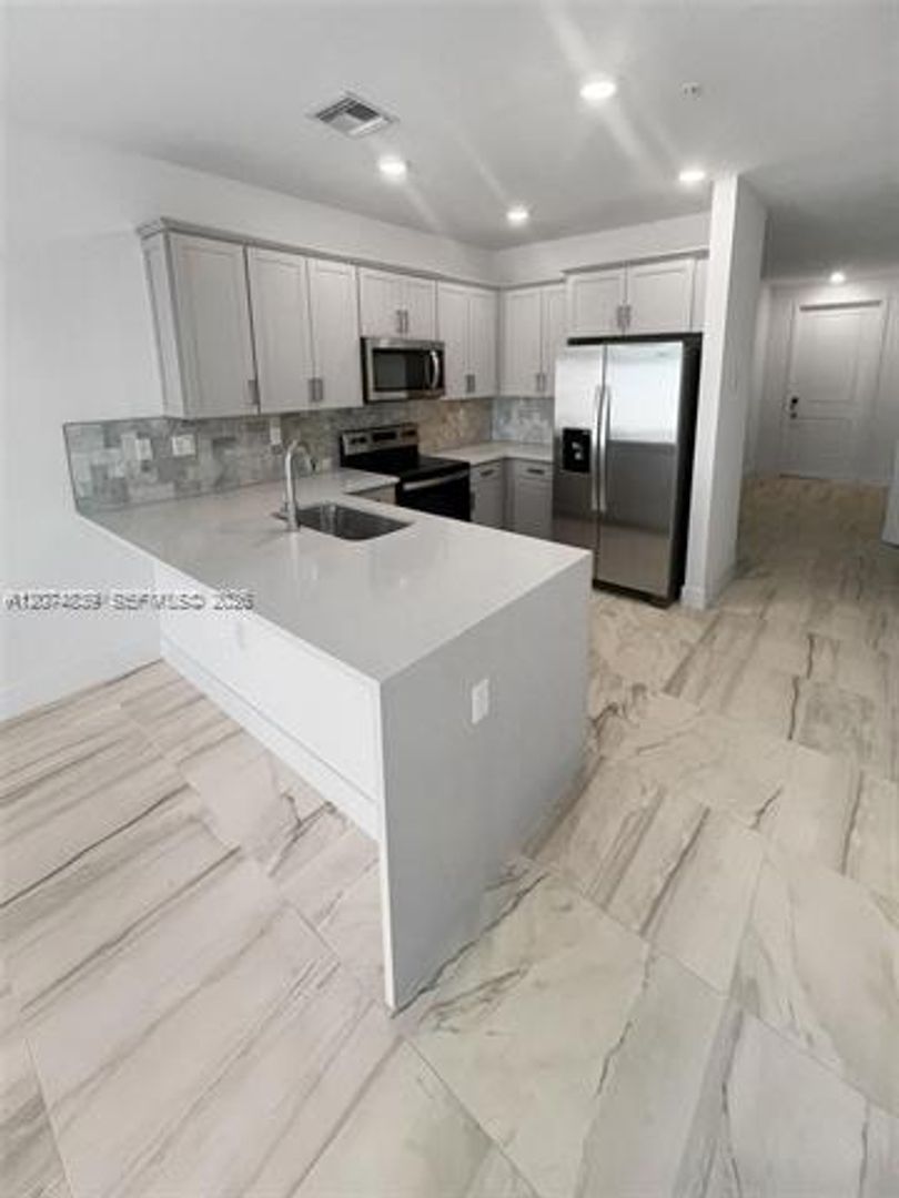 Pembroke Pines Townhome: 17025 SW 1st Street th 17025