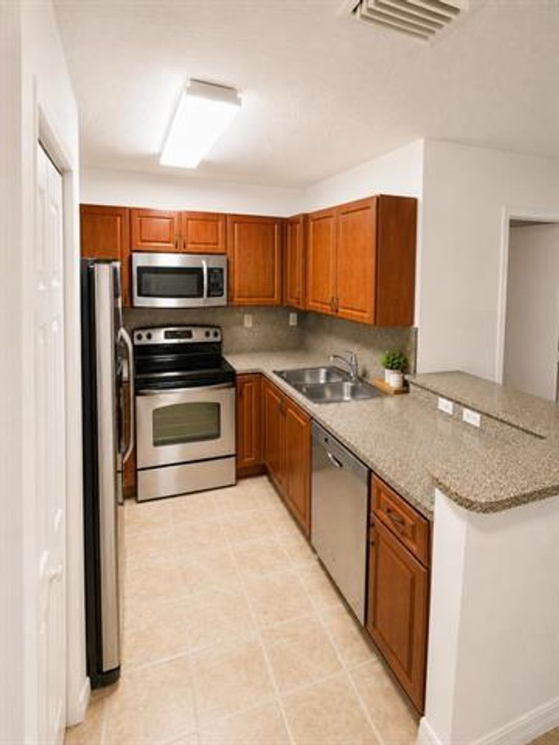 Pembroke Pines Condo: 906 SW 143rd Ave cu-2005