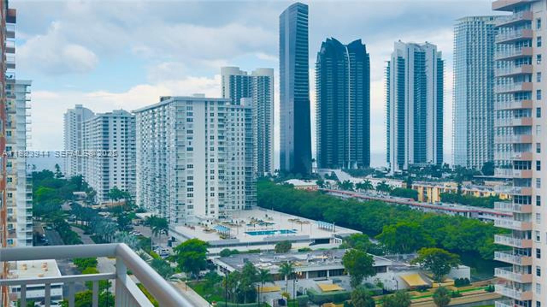 SUNNY ISLES BEACH Apartment: 251 174th St # 1505