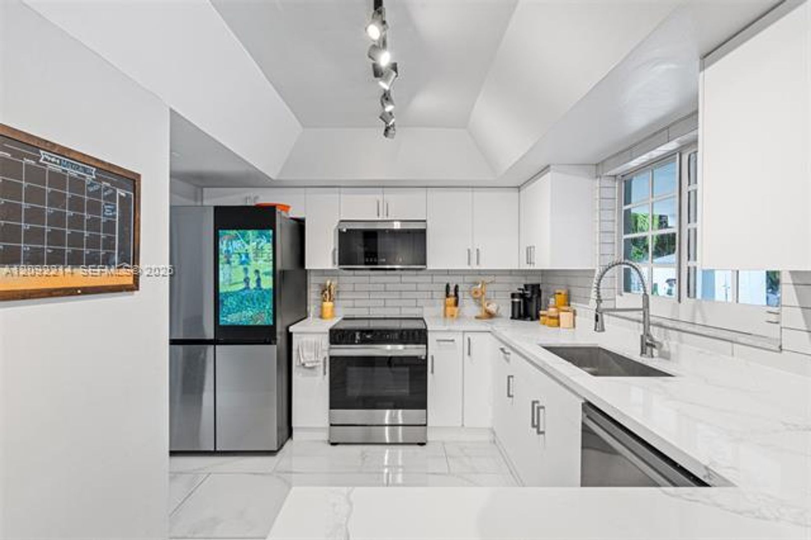 Davie House: 8351 SW 39th Ct # 8351