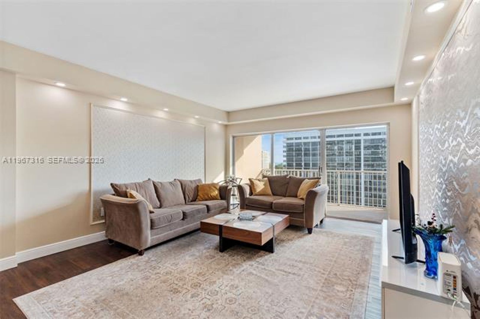 HALLANDALE BEACH Apartment: 1985 S Ocean Dr unit 9G