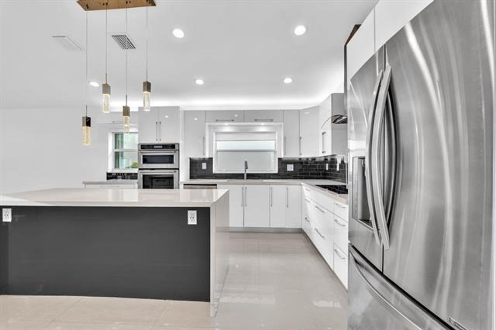 Hollywood House: 3307 SW 49th # 3307