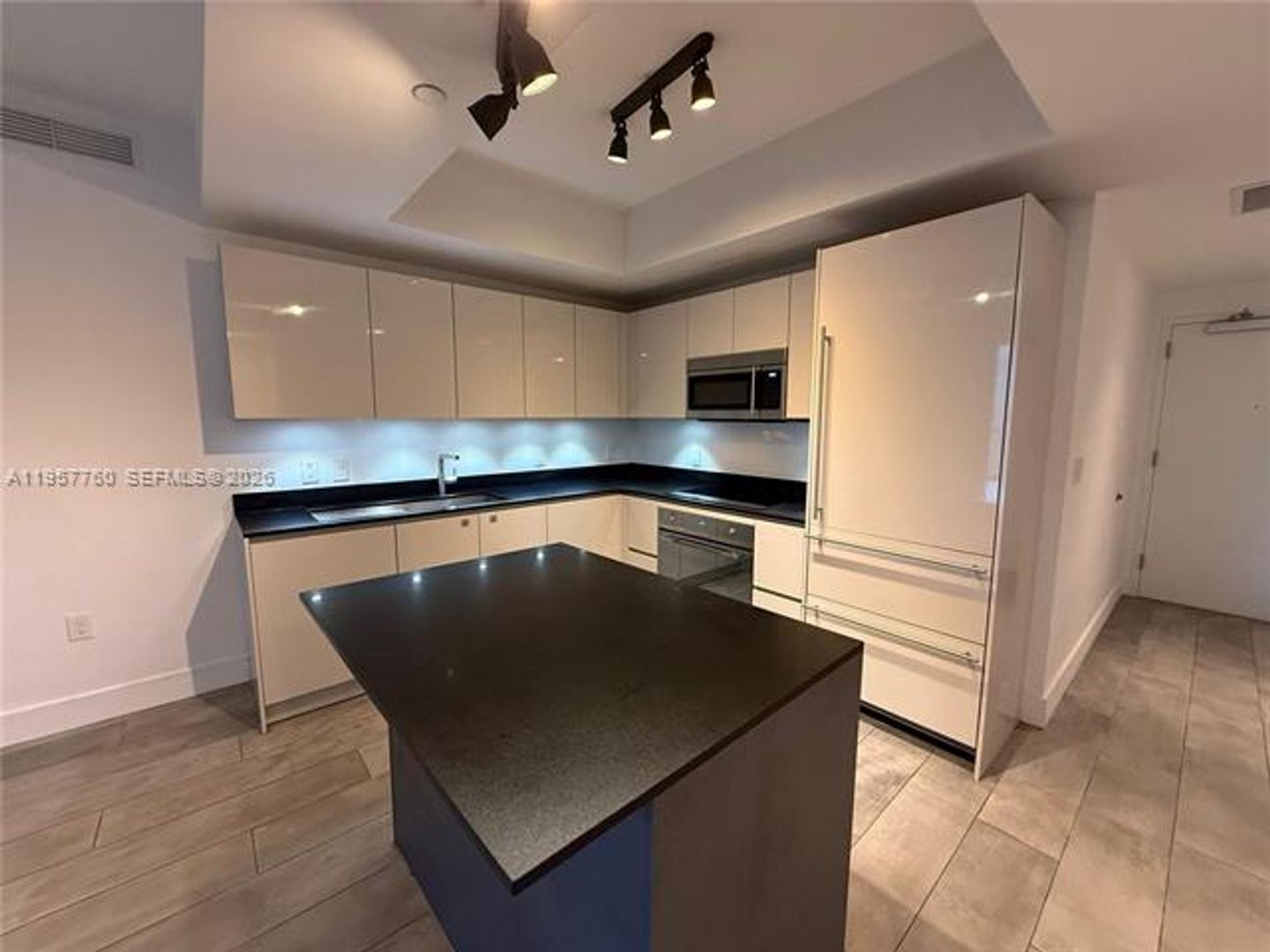 MIAMI Apartment: 1010 Brickell Ave unit 2609