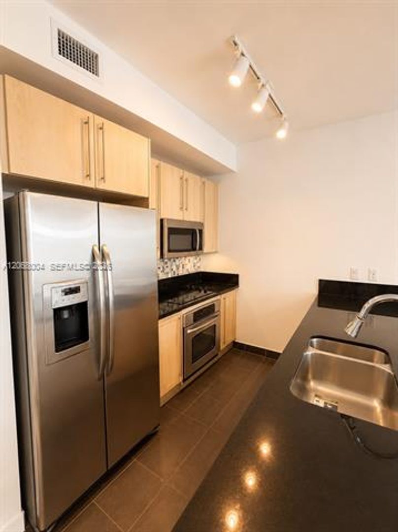 Miami House: 1111 SW 1st Ave cu-1722-N