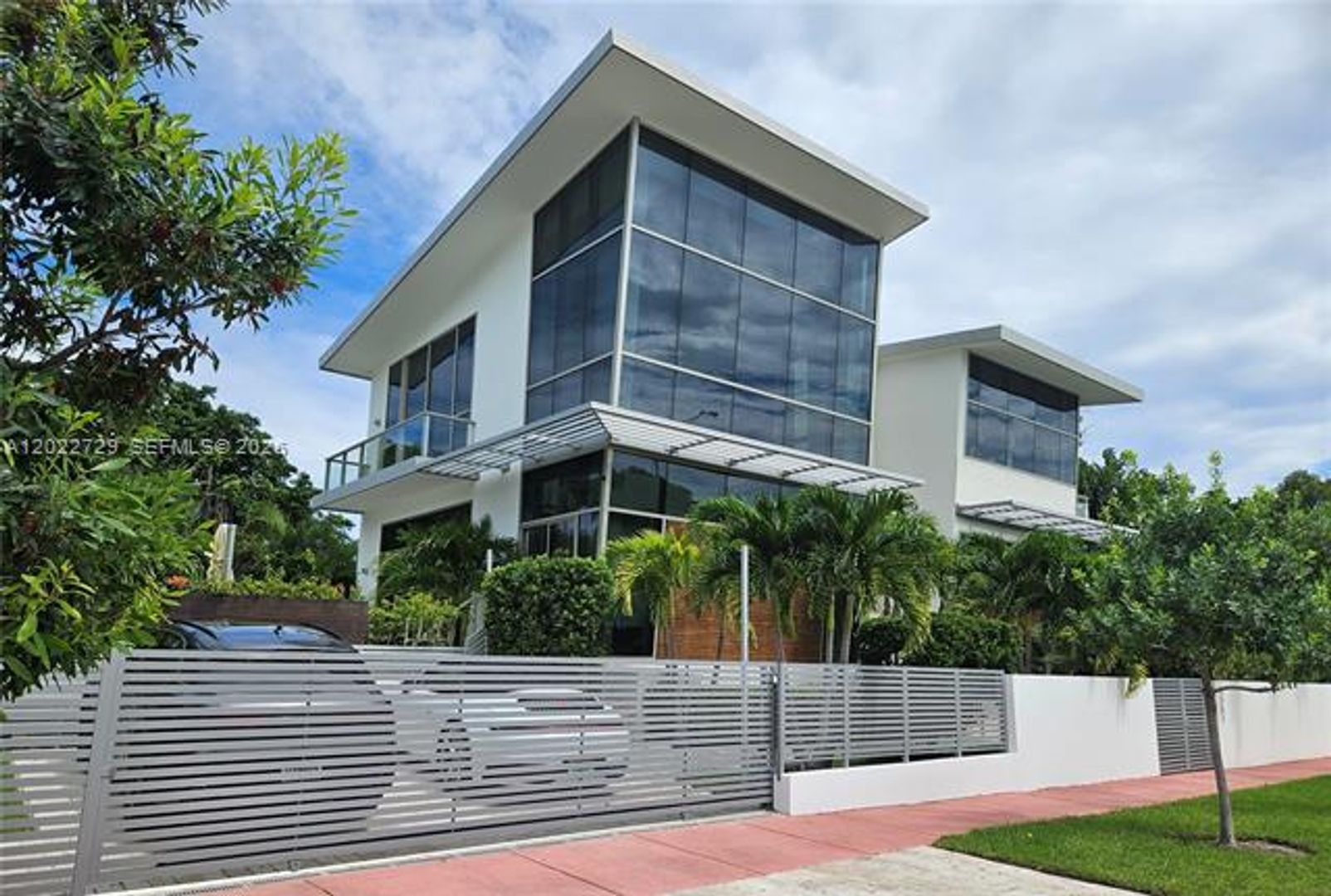 Miami Beach House: 1201 W 47th St