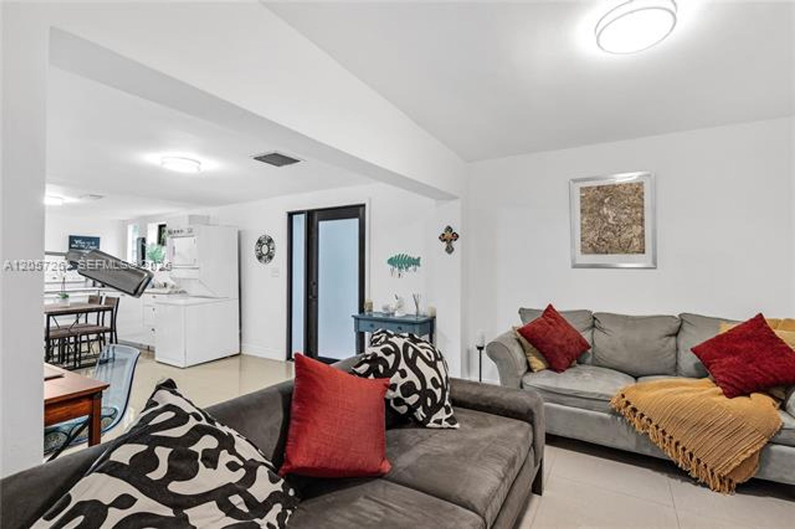 Miami House: 519 NW 52 St  # 519
