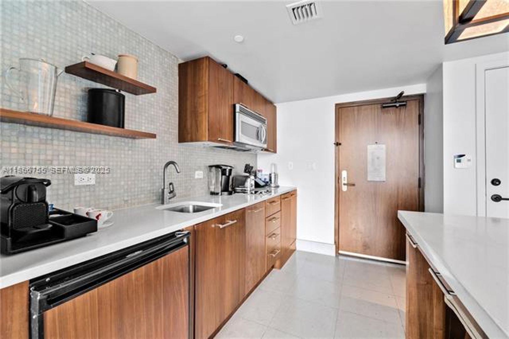 Miami Beach Condo: 6801 Collins Ave cu-818
