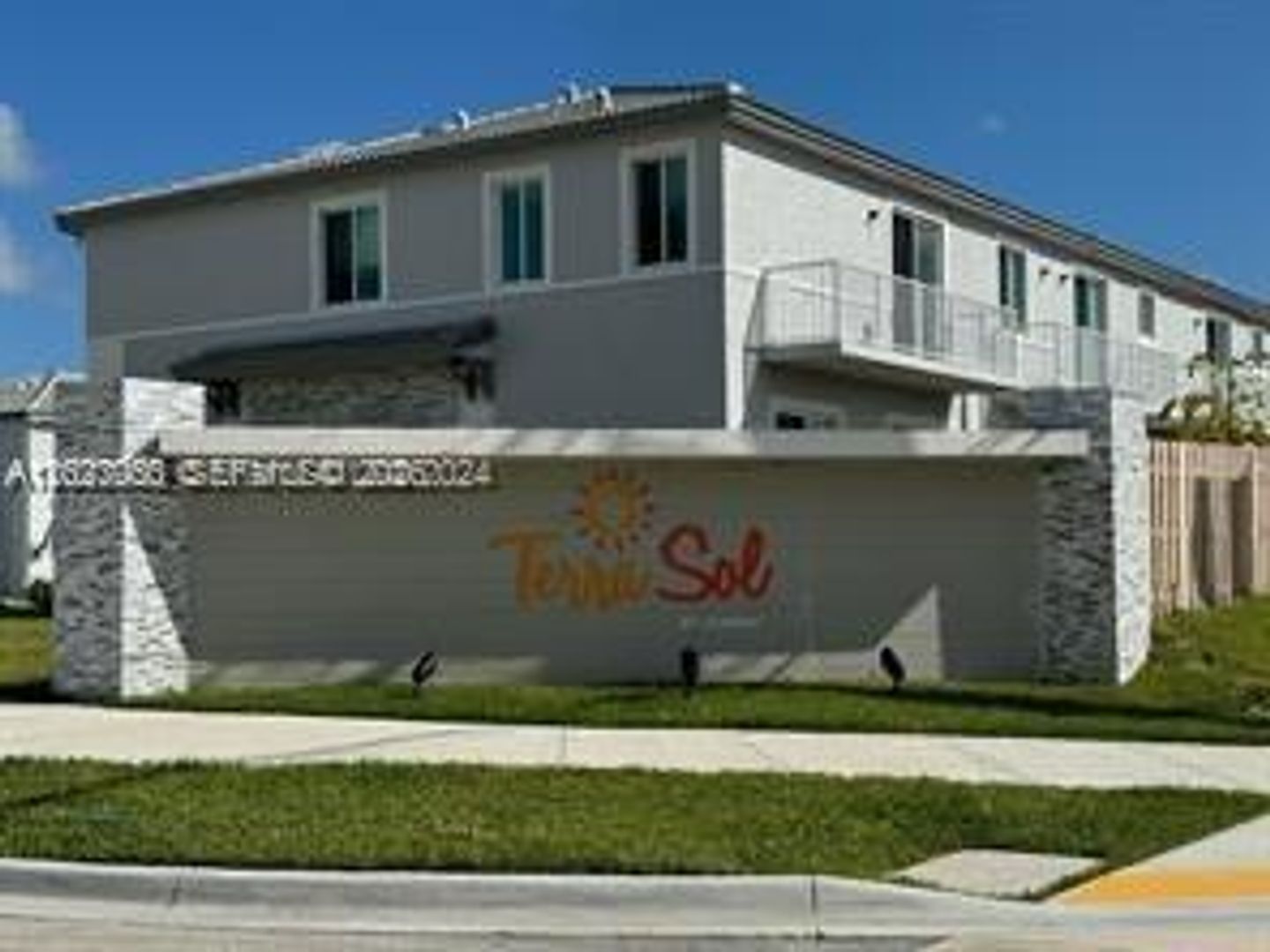 Homestead Townhome: 1371 SE 7th Ter