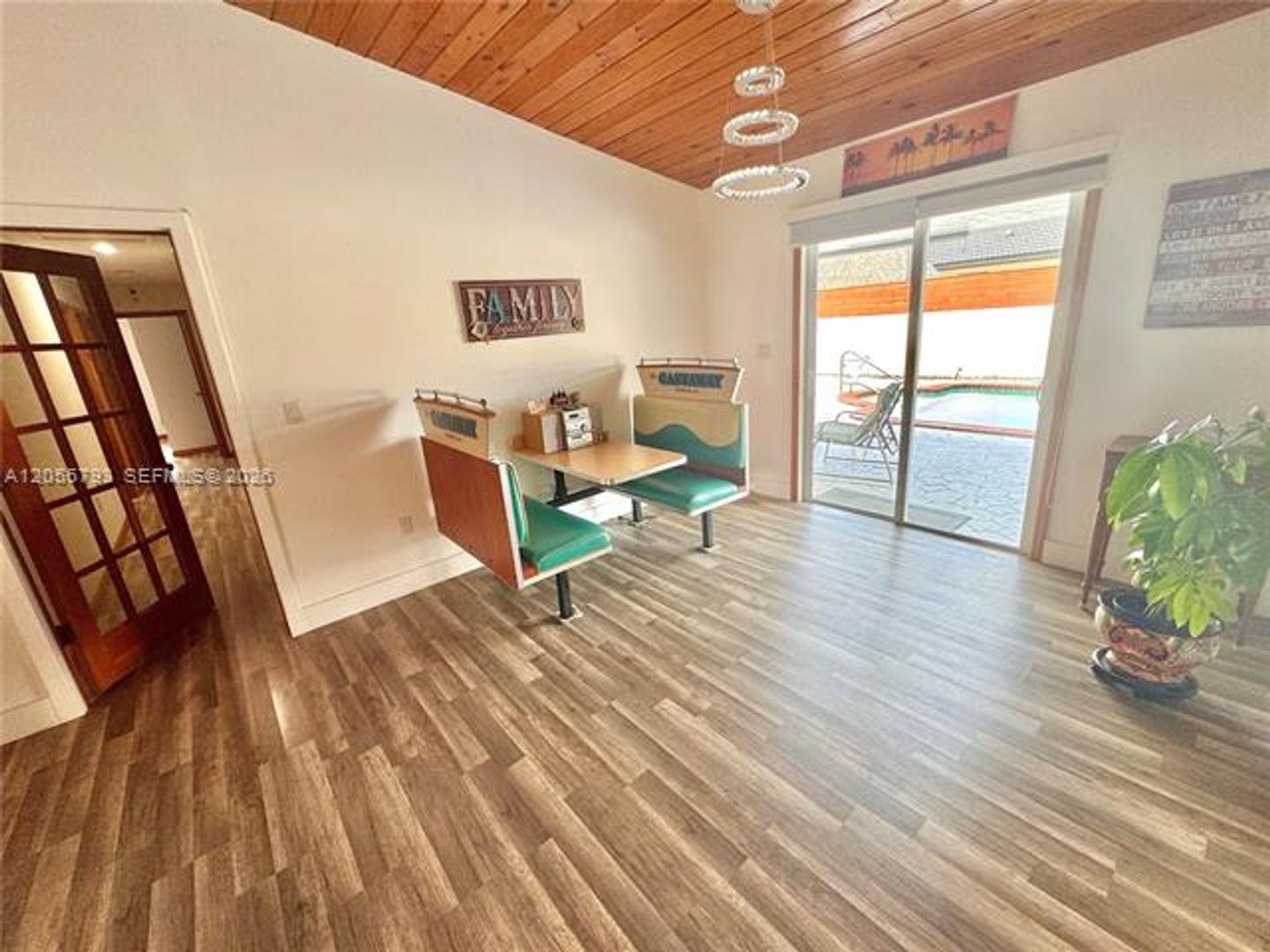 Hialeah House: 18701 Wentworth Dr # 18701
