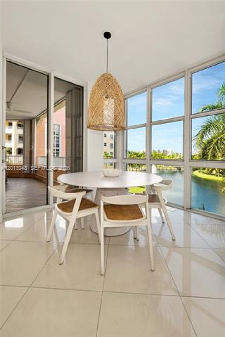 KEY BISCAYNE Apartment: 733 Crandon Blvd # 406