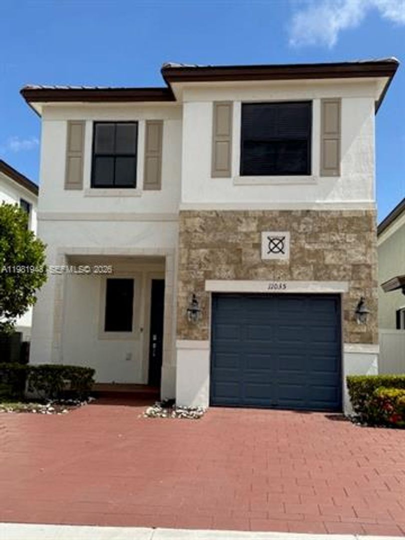 HIALEAH House: 11035 W 35th Way # 0 11035
