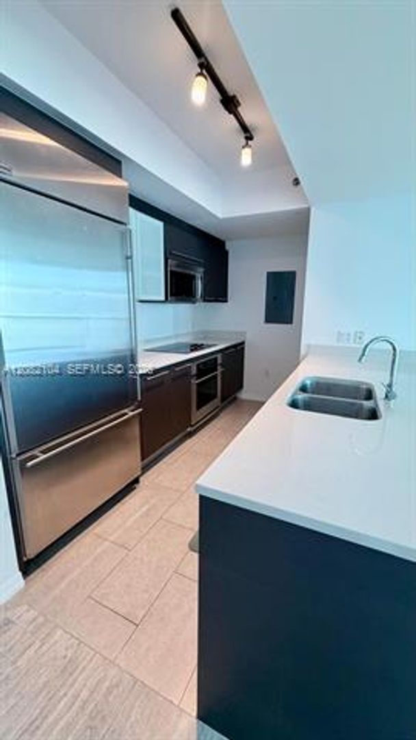 Miami Condo: 500 Brickell Ave cu-3003