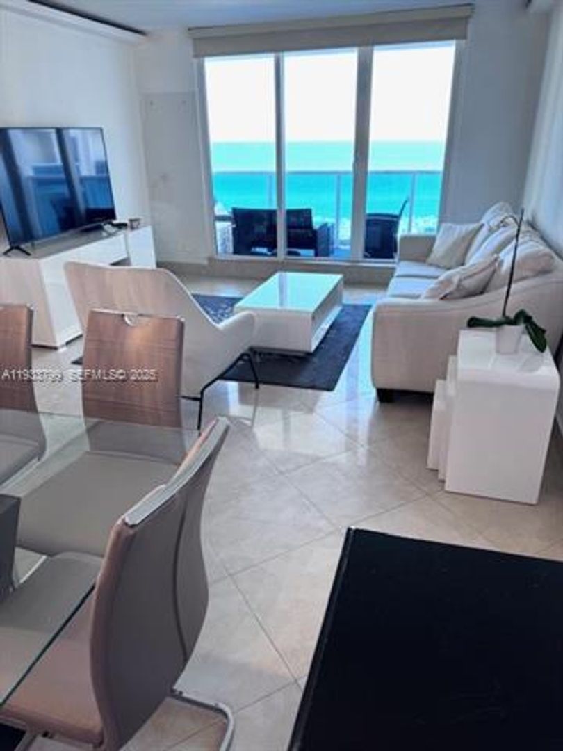 MIAMI BEACH Apartment: 2301 Collins Ave appt 1025