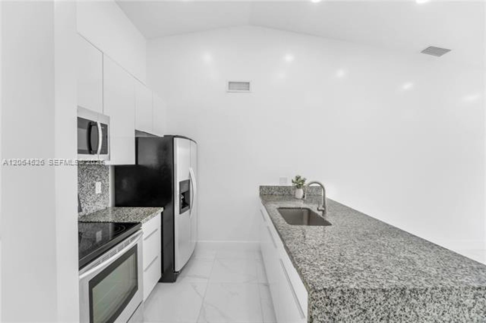Hialeah Townhome: 6742 NW 188th Ter th 6742