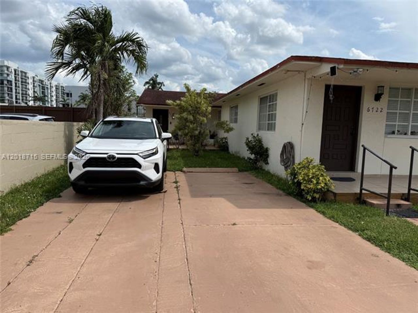 Miami Apartment: 6720 SW 21st St #1