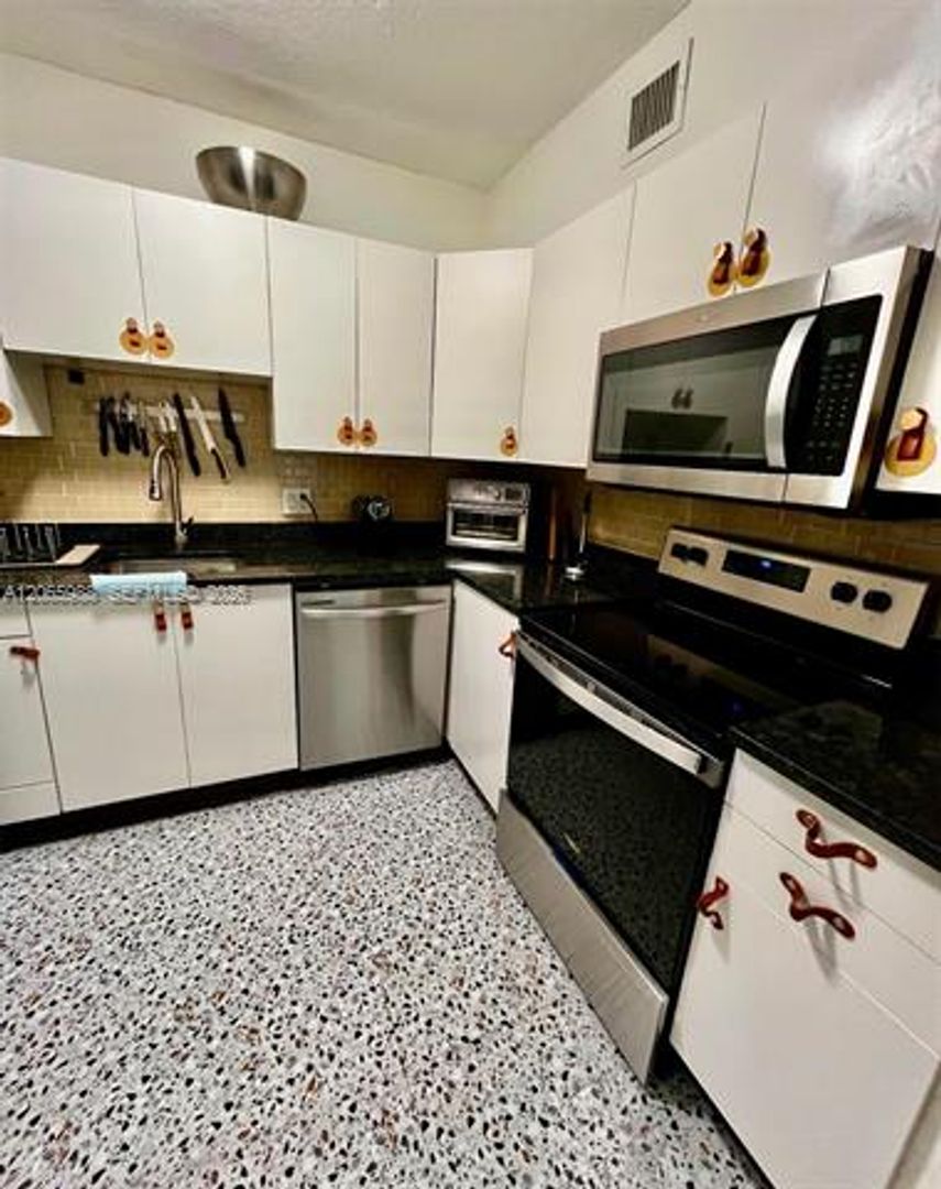 Miami Beach Condo: 900 Bay Dr cu-207