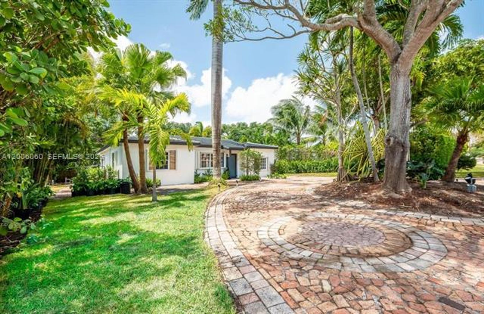 BISCAYNE PARK House: 11222 NE 9th Ave