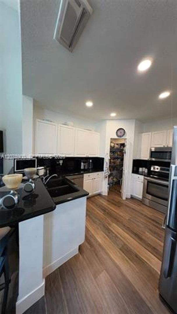 Doral Townhome: 6691 NW 107th Ct th 6691