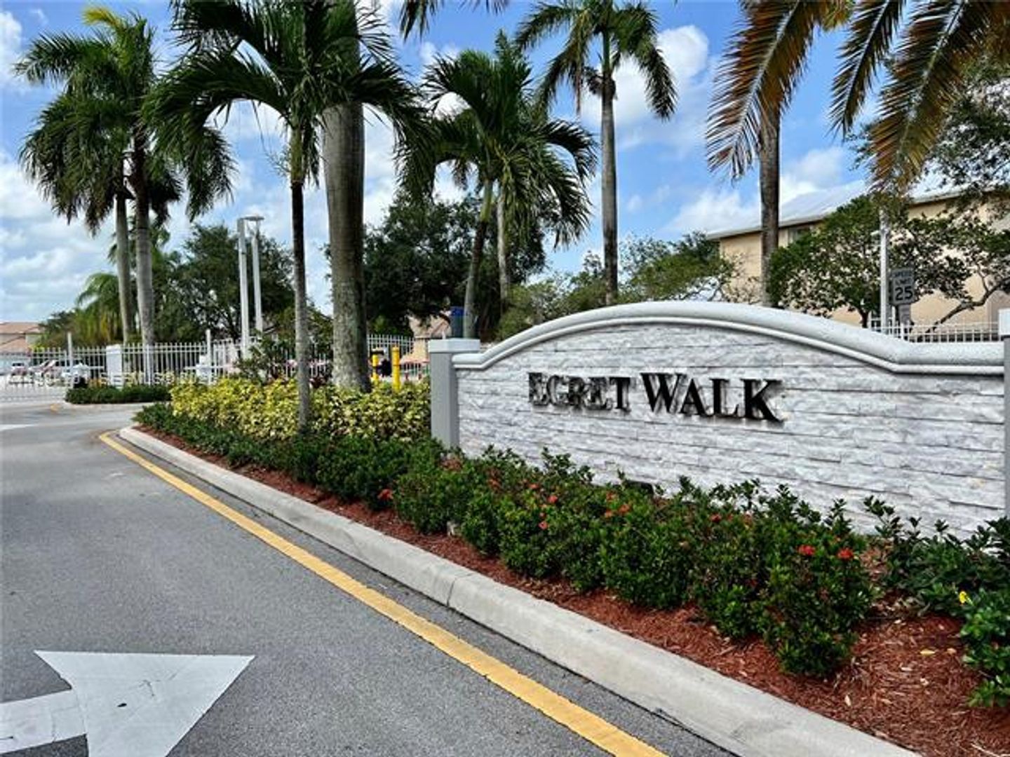 PEMBROKE PINES House: 11854 SW 8th St # 0