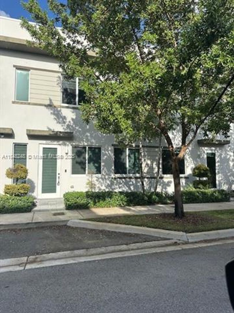 DORAL Townhome: 6645 NW 103rd Path # 0