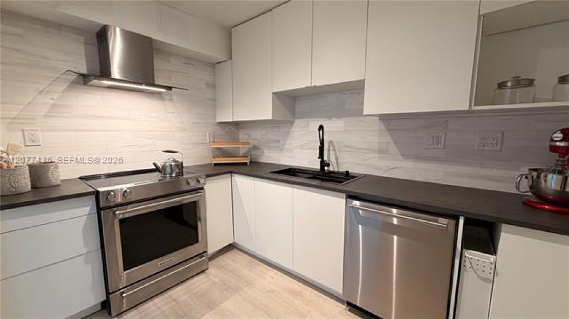 Sunny Isles Beach Condo: 100 Bayview Dr cu-431