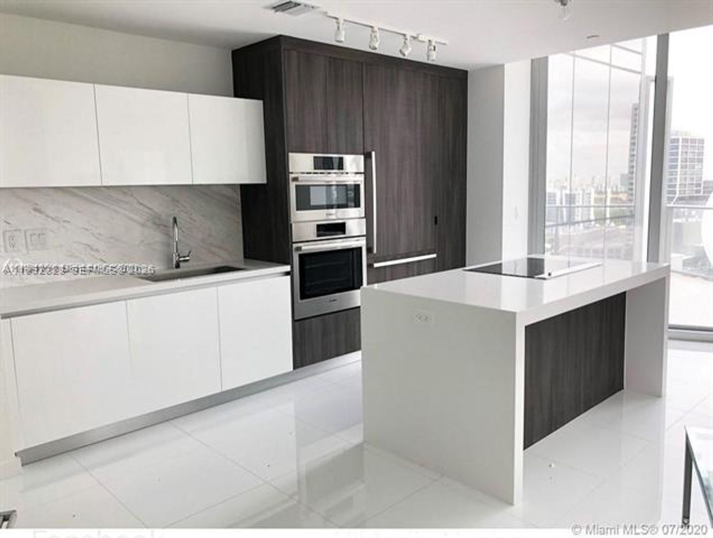 Miami Condo: 851 NE 1st Ave cu-1402