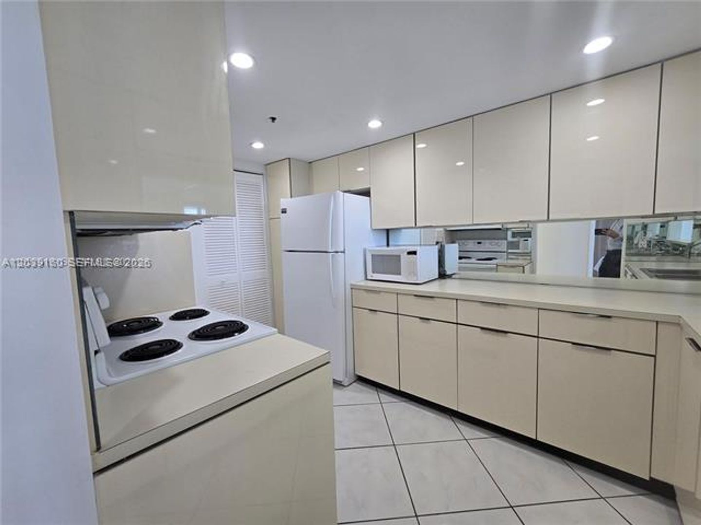Miami Condo: 1717 N Bayshore Dr cu-B-4137