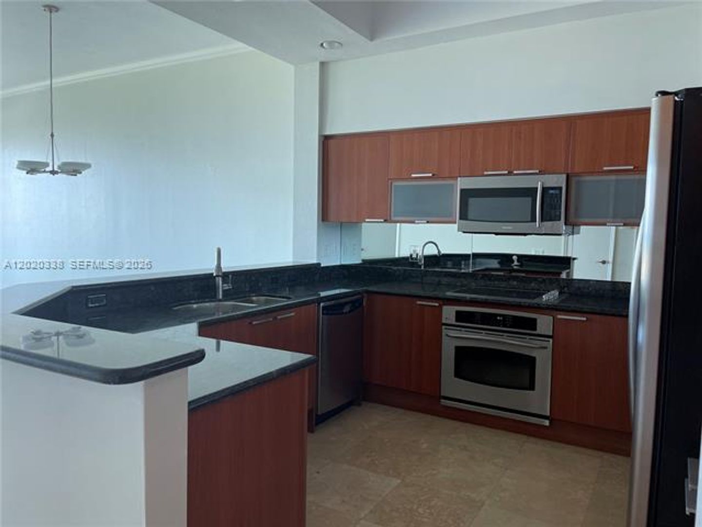 North Miami Condo: 14951 Royal Oaks Ln cu-2606