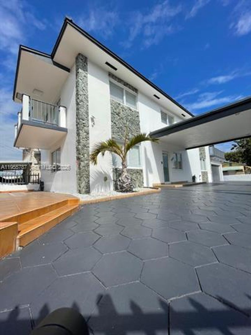 MIAMI House: 901 NW 22nd Pl