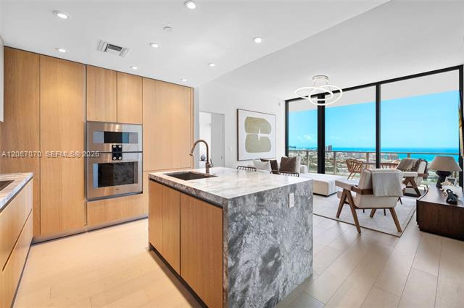 Miami Beach Condo: 501 West Ave cu-3604