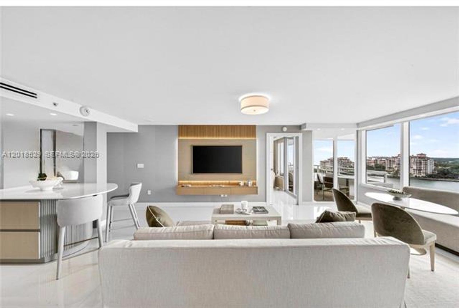 Miami Beach Condo: 400 S Pointe Dr #1501