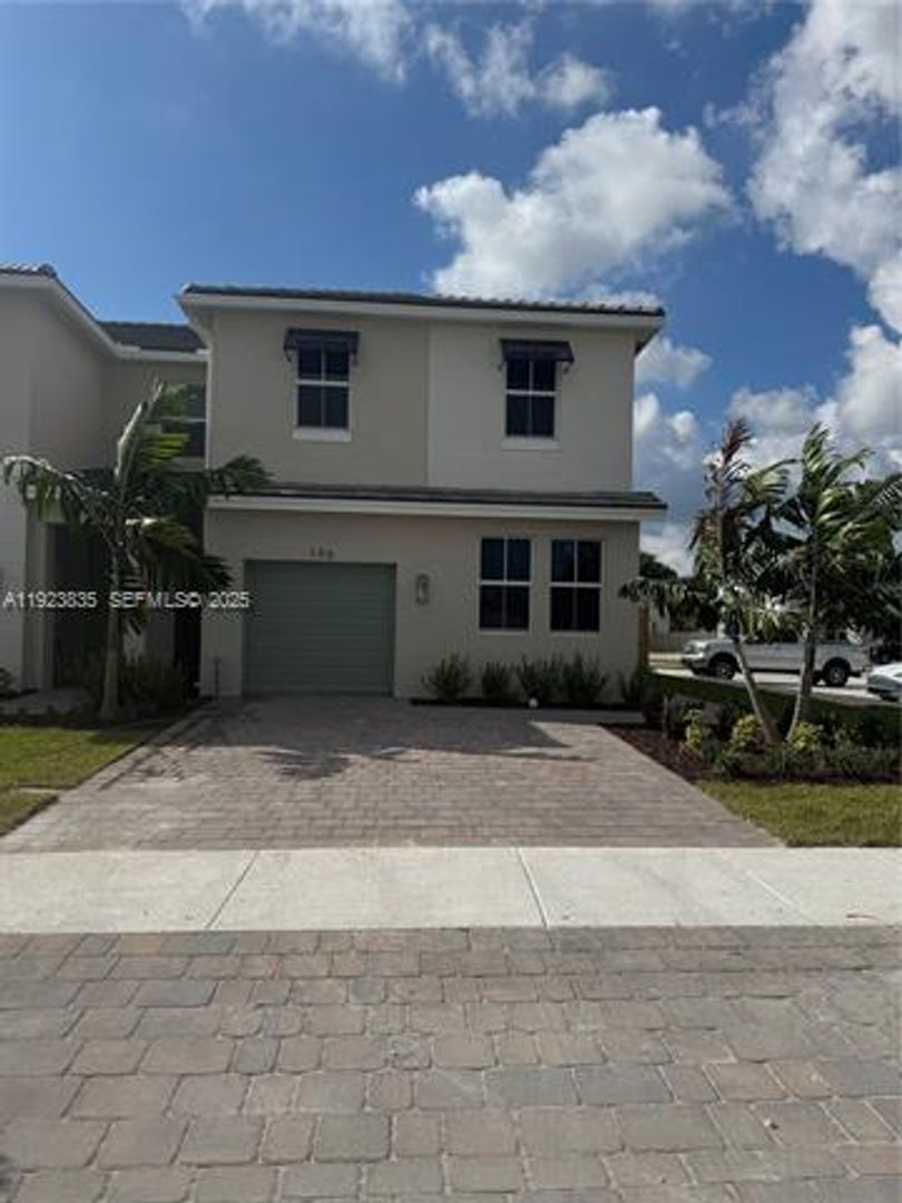 HOMESTEAD Townhome: 196 NE 13th Ter th 196