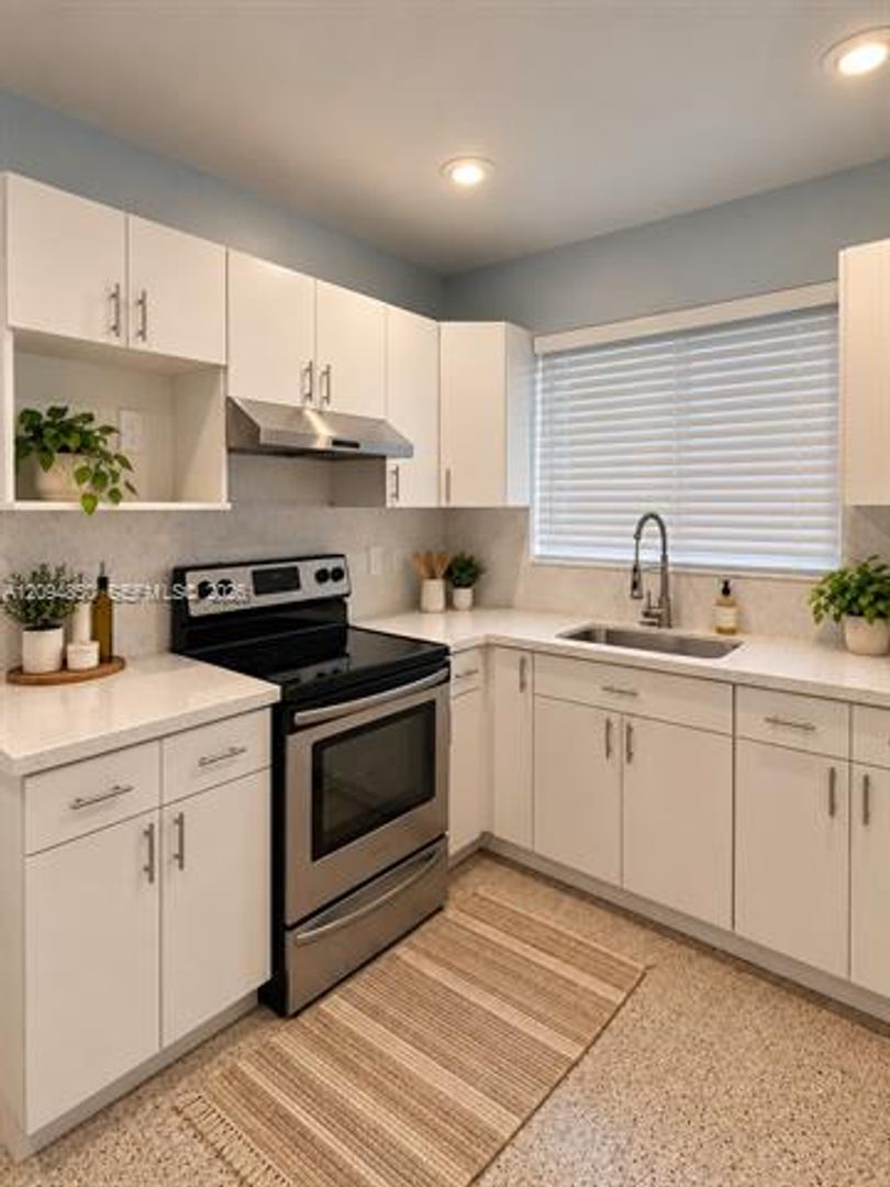 Hialeah House: 554 E 10th St cu-554