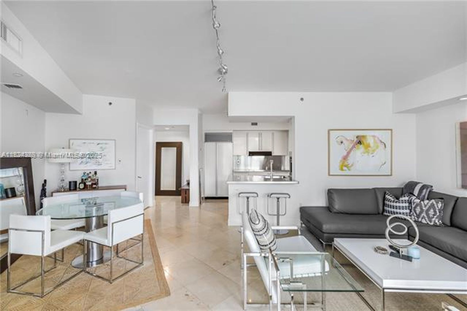 MIAMI BEACH Apartment: 1000 S Pointe unit 506