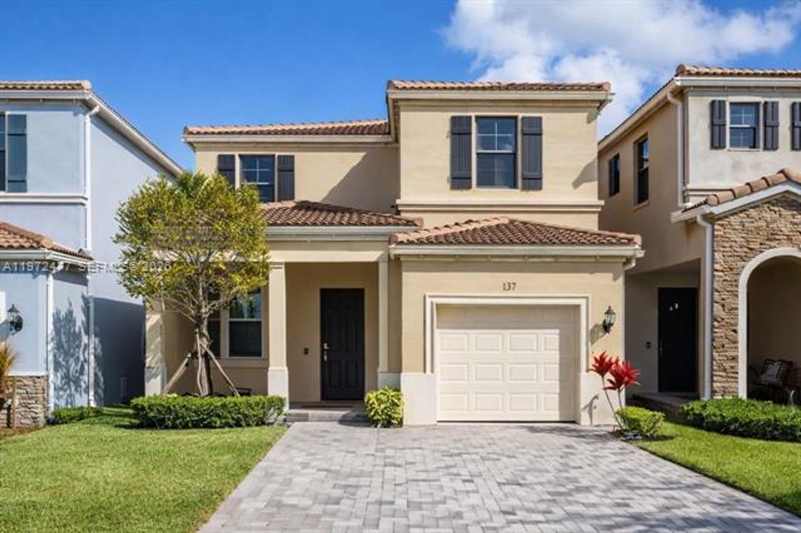 MIAMI House: 829 NE 191st St