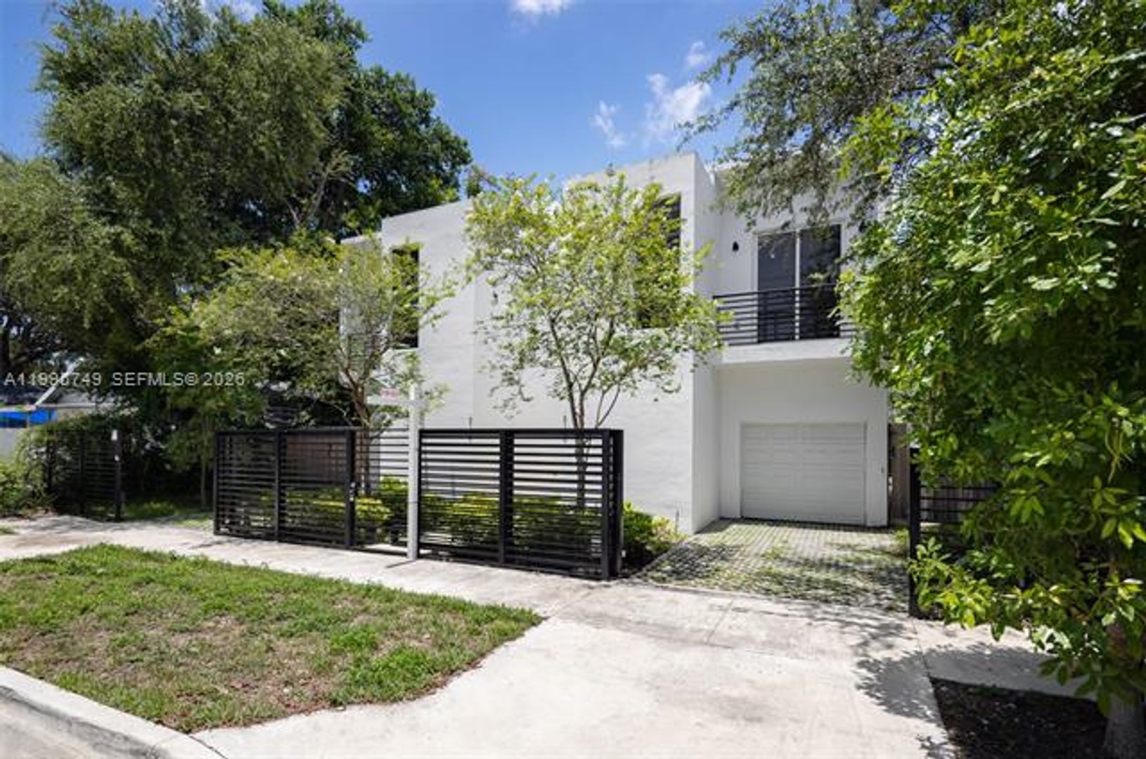 Coconut Grove Townhome: 3162 Plaza St