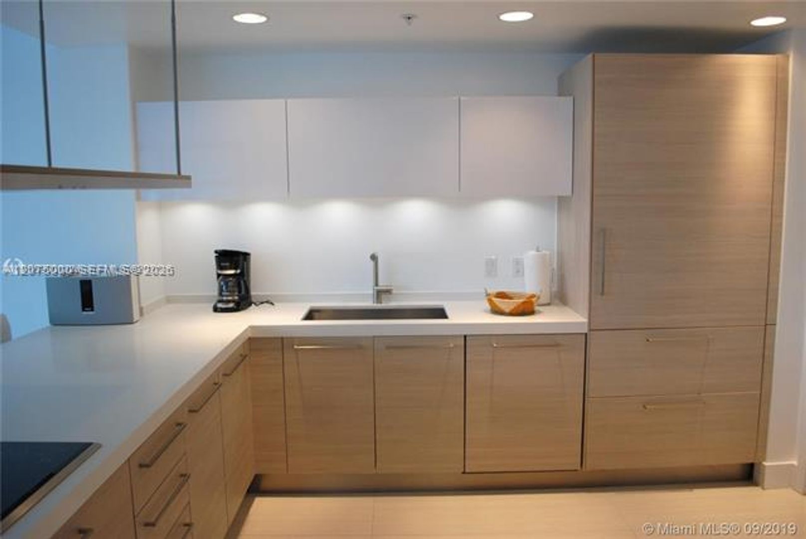 North Miami Beach Condo: 17301 Biscayne Blvd cu-1211