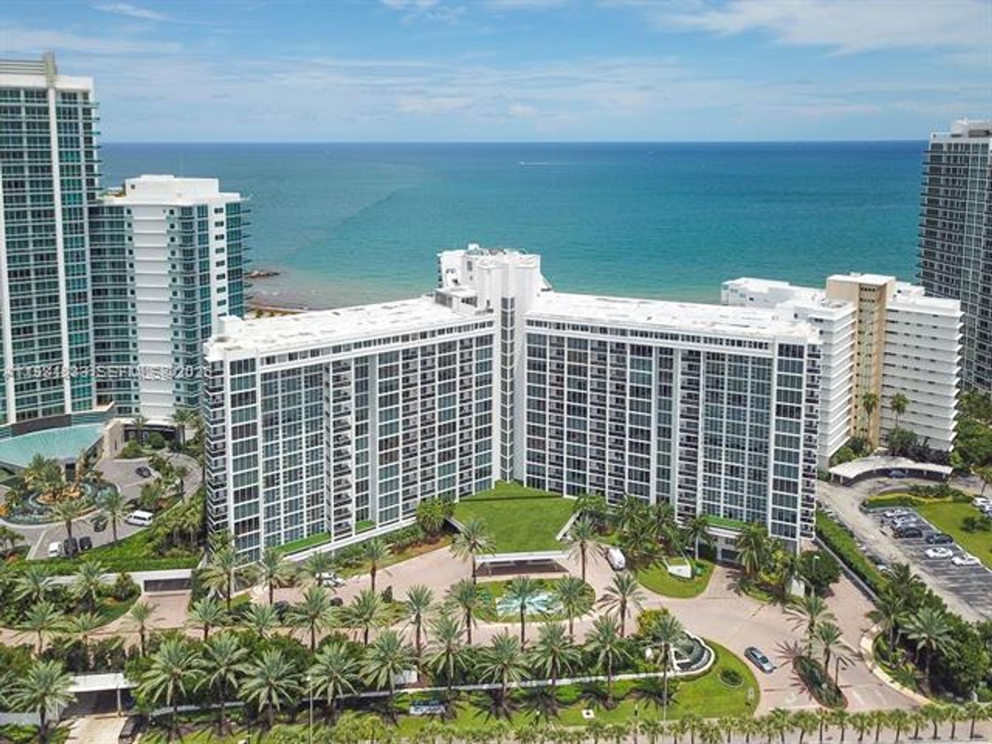BAL HARBOUR Apartment: 10275 E Collins Ave # 324