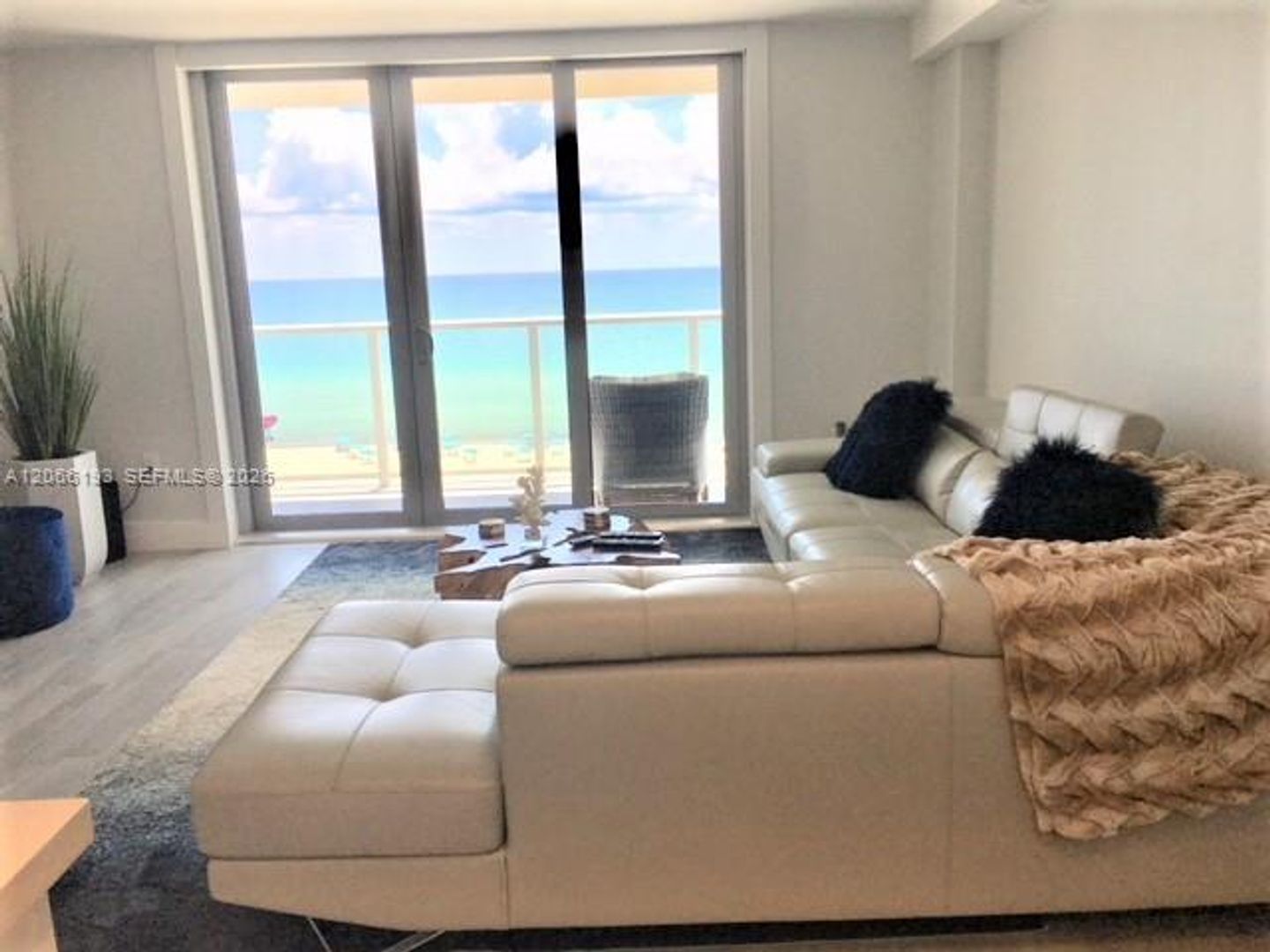 Miami Beach Condo: 5701 Collins Ave cu-808