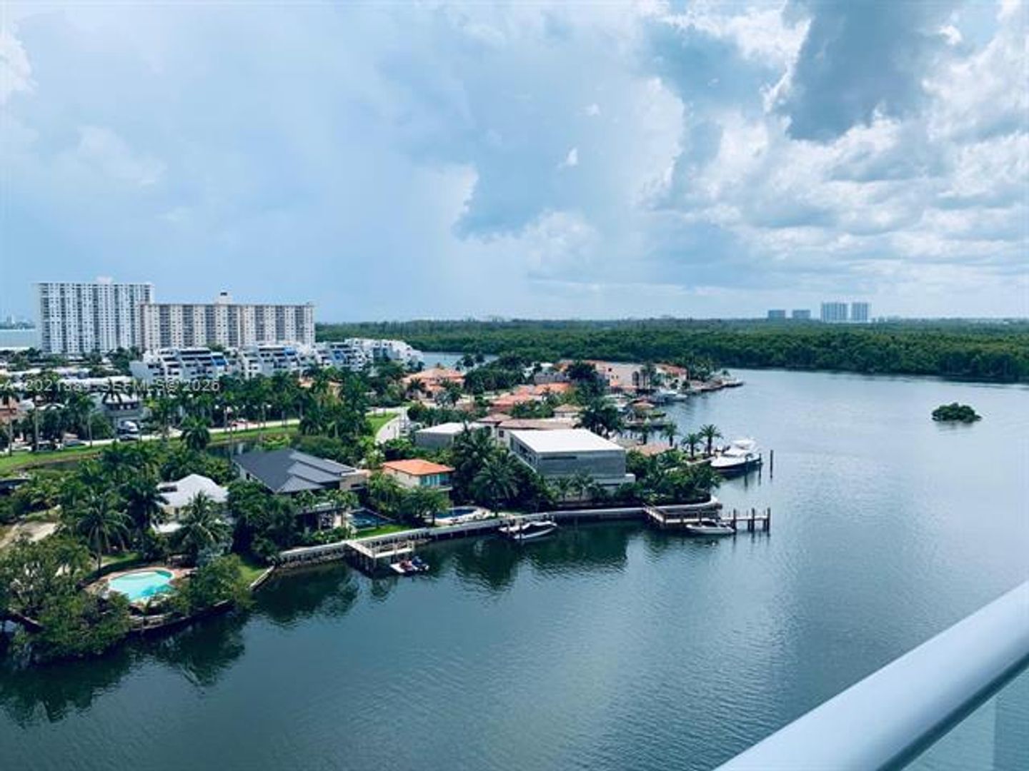 Sunny Isles Beach Condo: 330 Sunny Isles Blvd #5-1006