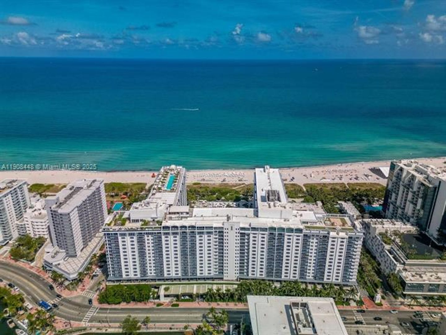 MIAMI BEACH Apartment: 2301 Collins Ave appt 1525