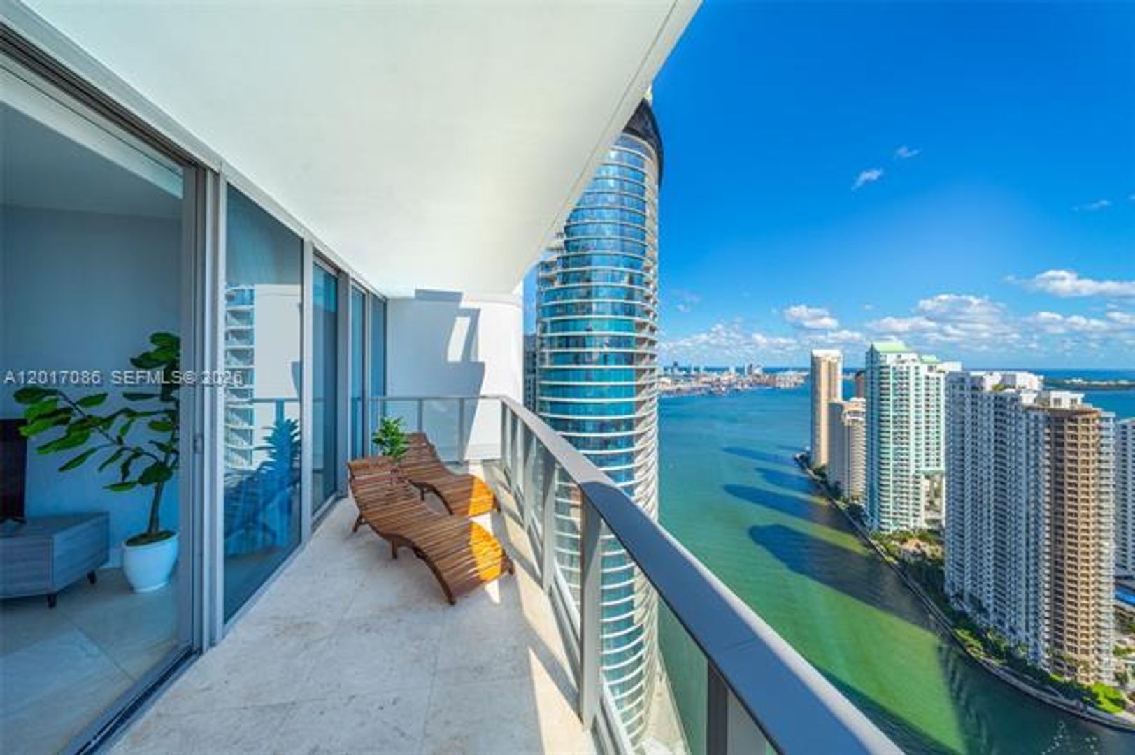 Miami Condo: 200 Biscayne Boulevard Way # 4308