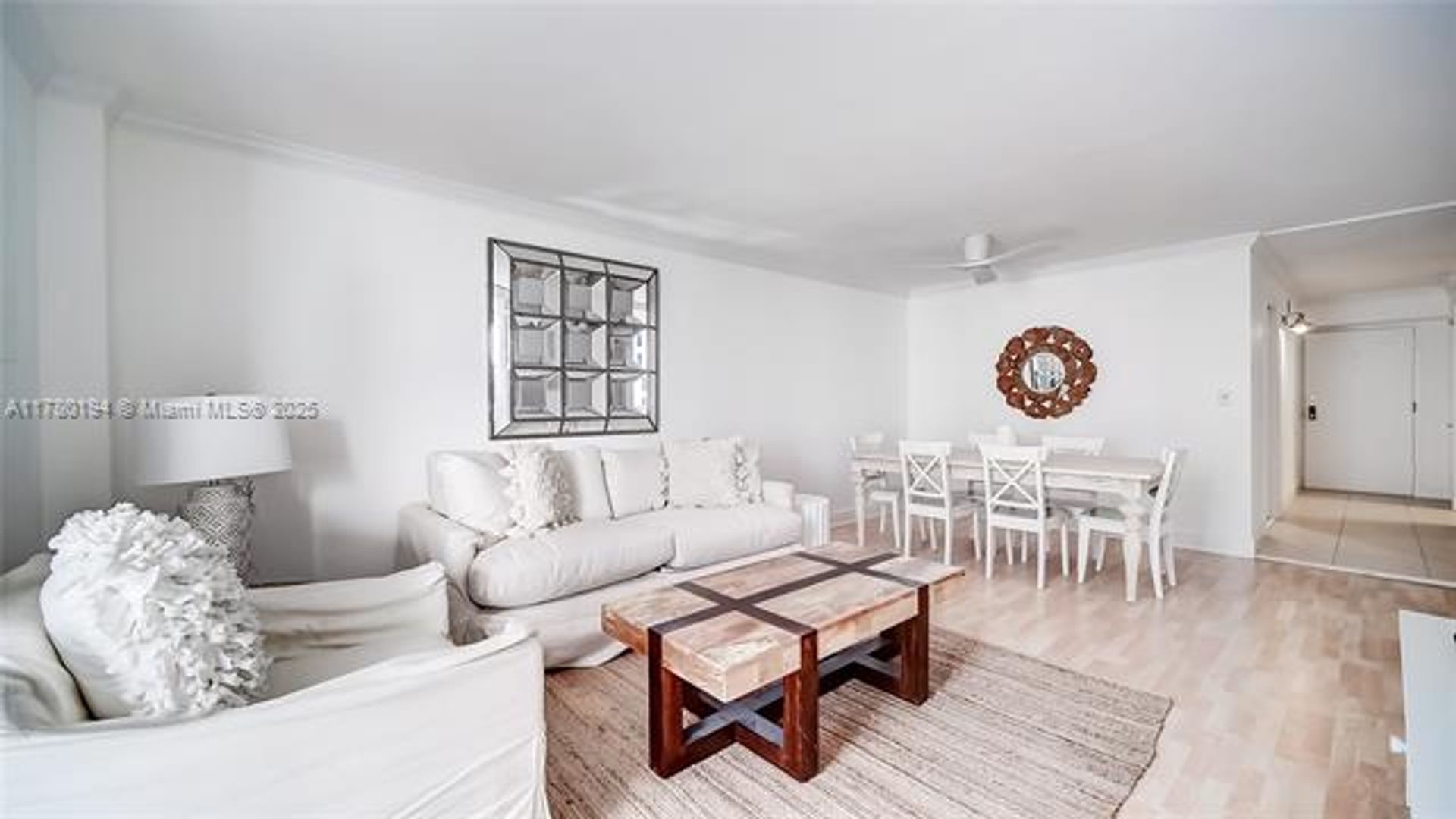 MIAMI BEACH Apartment: 2401 Collins Ave appt 904
