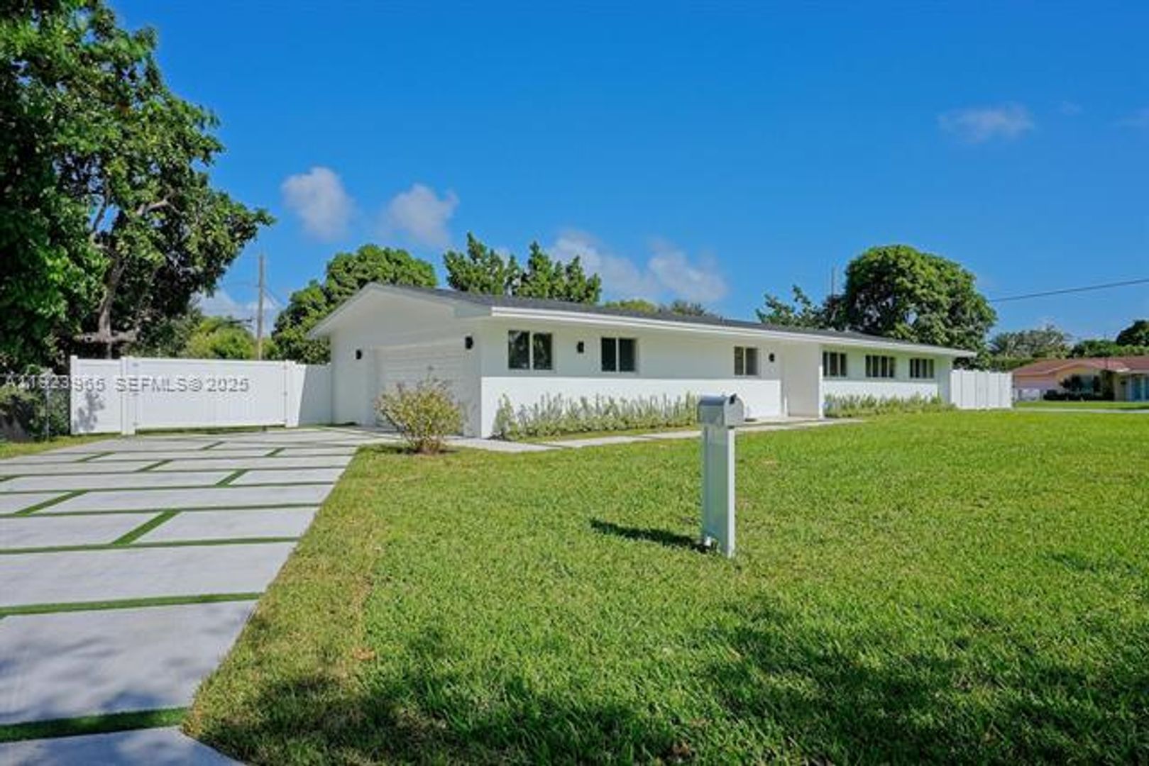 PALMETTO BAY House: 9301 SW 178th St # 9301