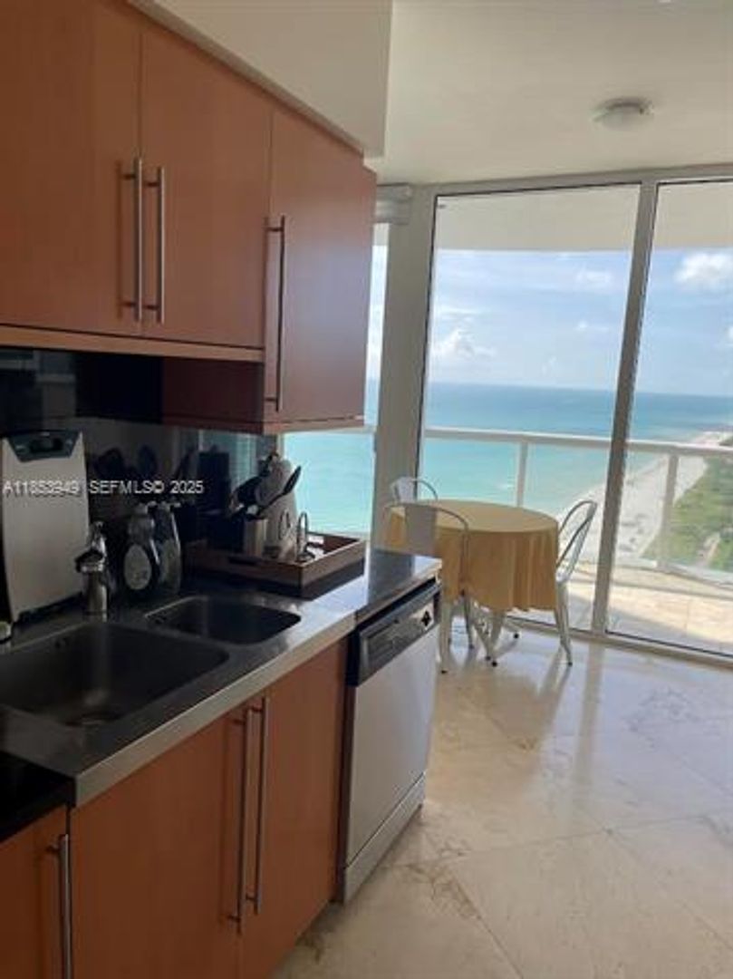 MIAMI BEACH Apartment: 6365 Collins Ave appt 3404
