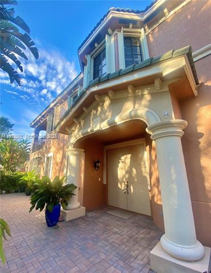 WESTON Townhome: 2816 Kinsington Cir th 28-1