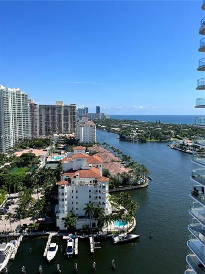 AVENTURA Apartment: 19707 Turnberry Way unit 24A