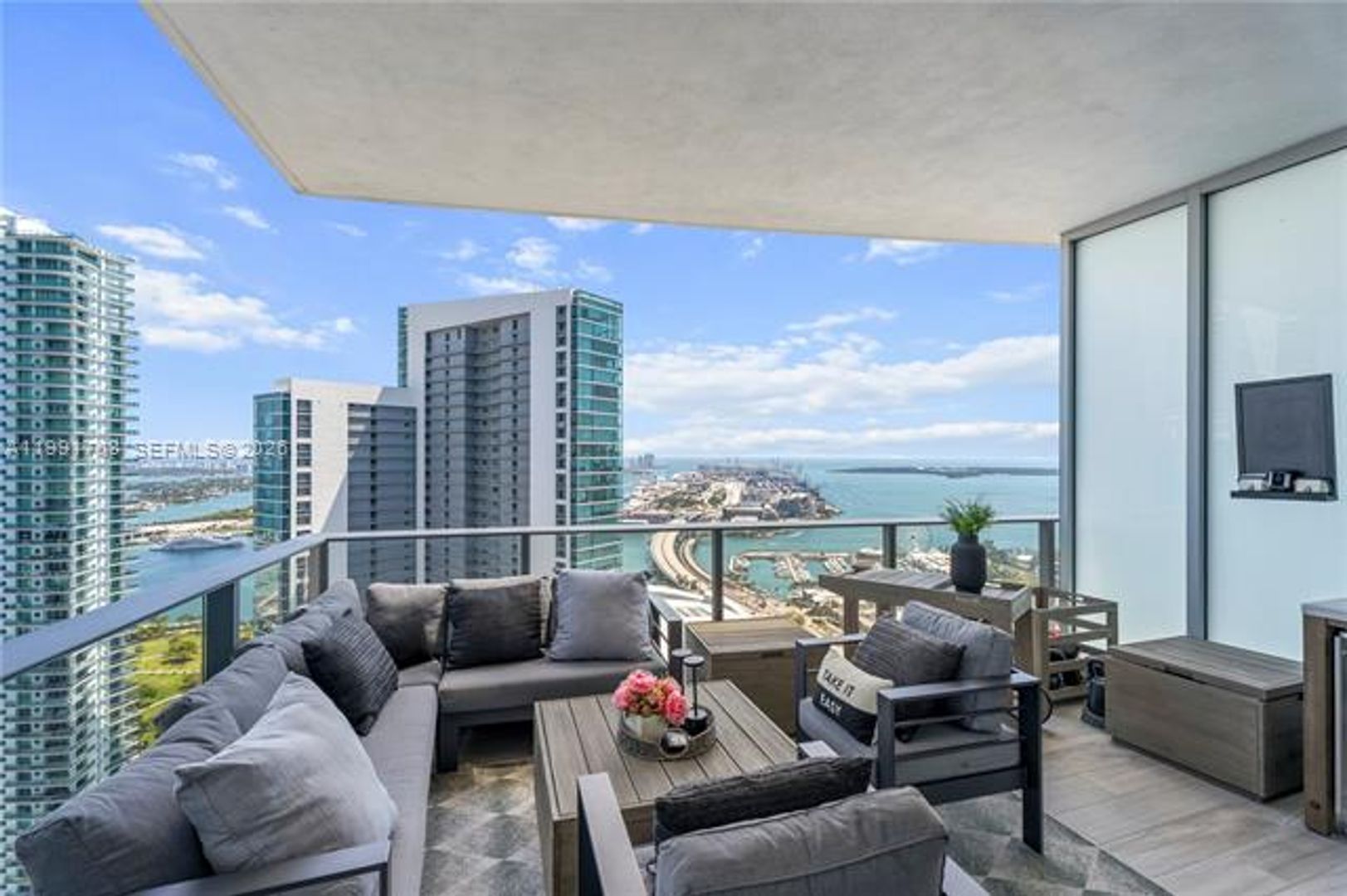 MIAMI Apartment: 851 NE 1 Ave # 4307