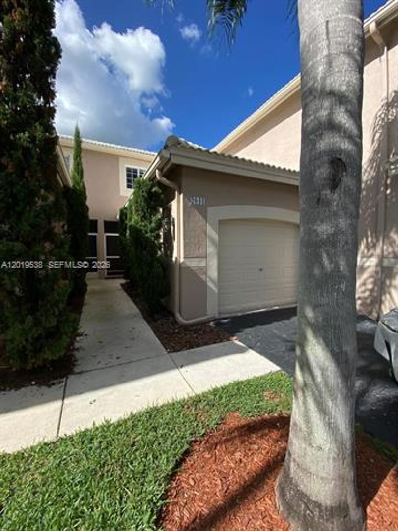 Weston Townhome: 2041 Pompeii Ct # 2014